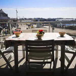 T2 Balcon Vue Sur Actuellement Gênée Par Un échafaudage Parking Et Entrée Sécurisés à Pied , Quiberon France